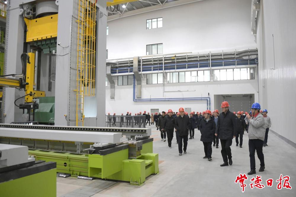市委书记罗毅君，市委副书记、市长周振宇一行在湖南湘投金天钛业科技股份有限公司观摩考察