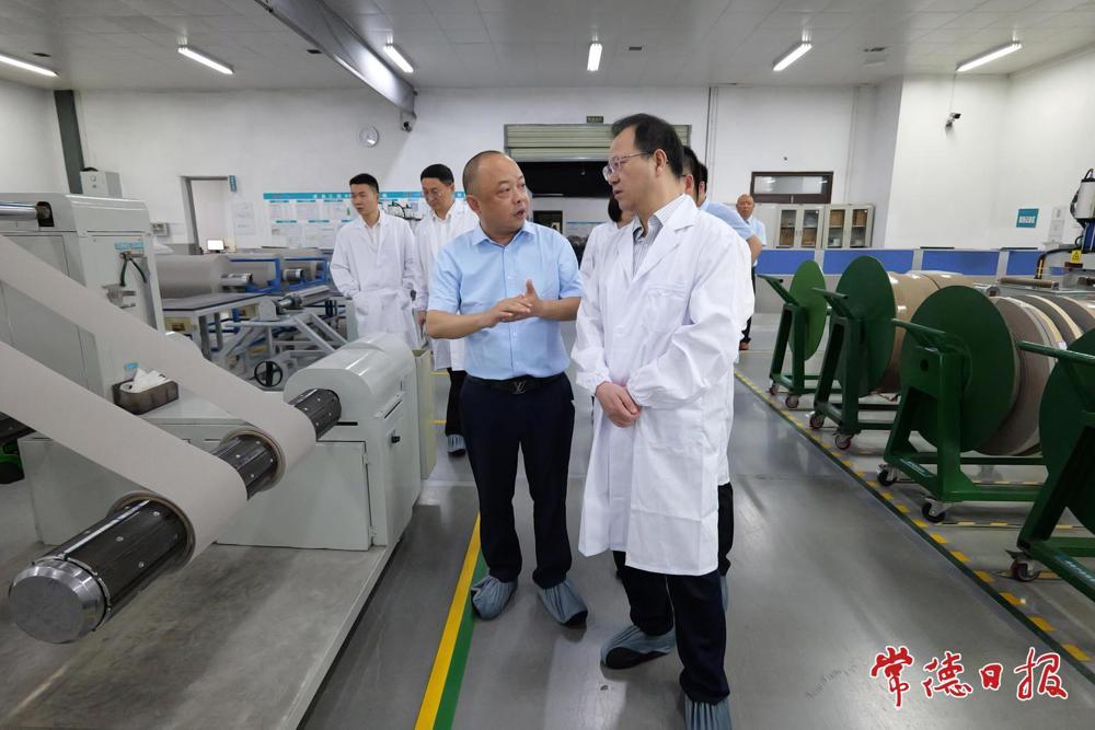 周振宇在常德力元新材料有限责任公司调研